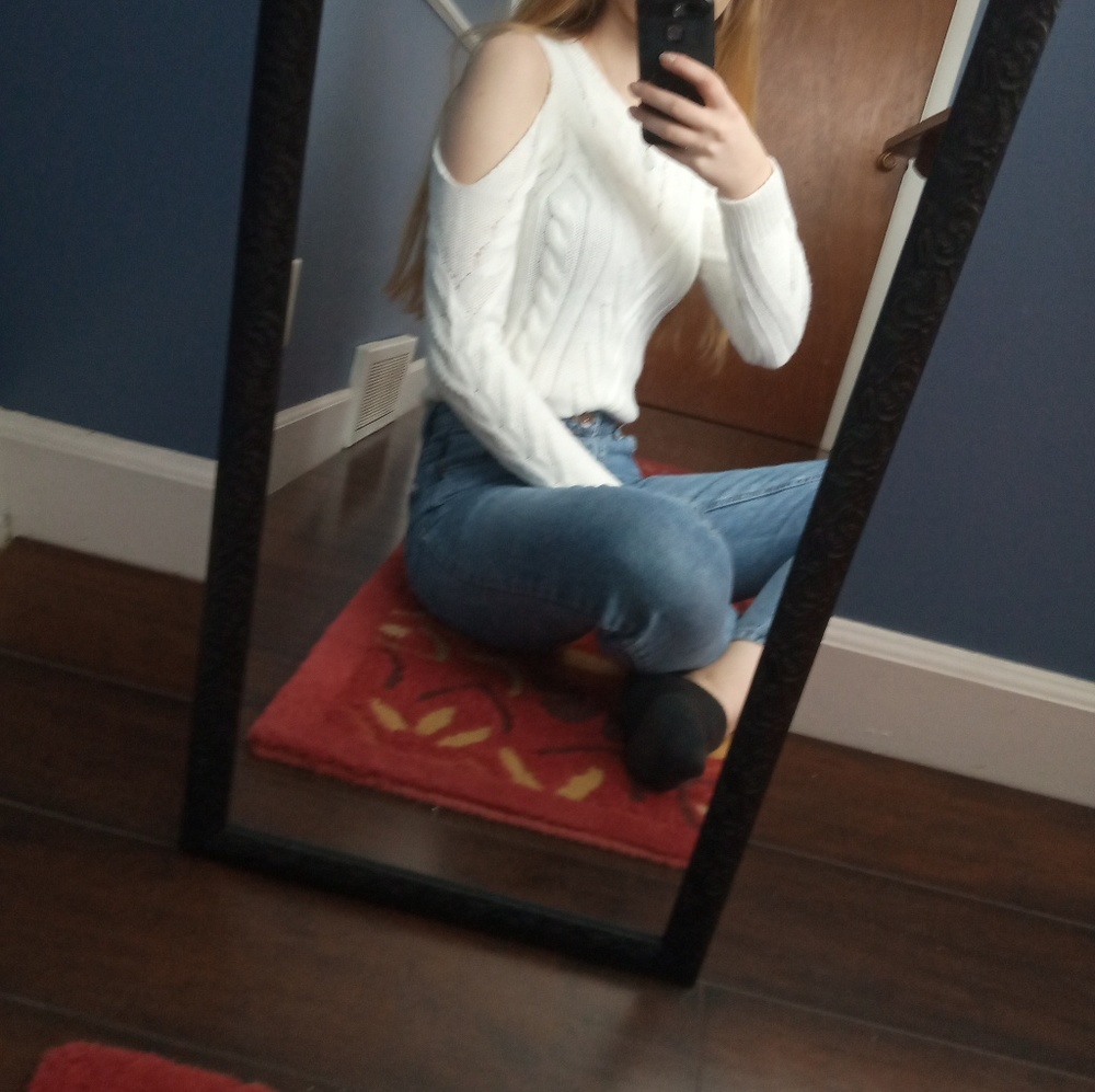 Sweater - Picture 6 of 6